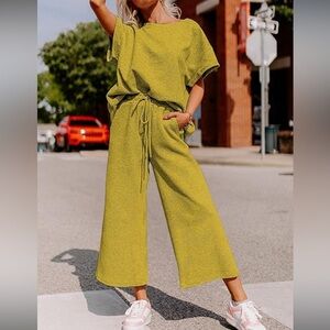 Textured Set in chartreuse. Size Large